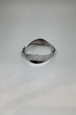 Norway Ragnar Hansen for Norway Plus design Studio. Mirror II Sterling Silver bangle Approx 1965