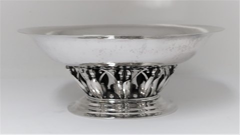 Georg Jensen. Oval silver bowl. Model 306B. Design Georg Jensen. Height 11.5 cm. Length 27.5 cm. Produced 1924.