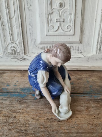 B&G Figur - Pige med kat No. 1745