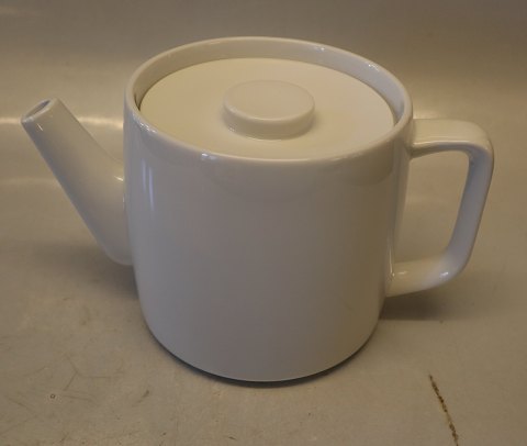 6304 Kande  te - kaffe 12.5 x 22 cm med hank og tud Hvidpot Kongelig Dansk porcelæn  Design Grethe Meyer