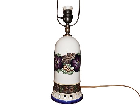 AluminiaBordlampe med gennembrudt kant