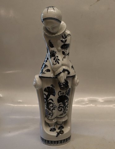Kongelig Dansk 1530 Kgl. Pige med blomster 29.5 cm Georg Thylstrup Musselmalet Signeret GT 1913