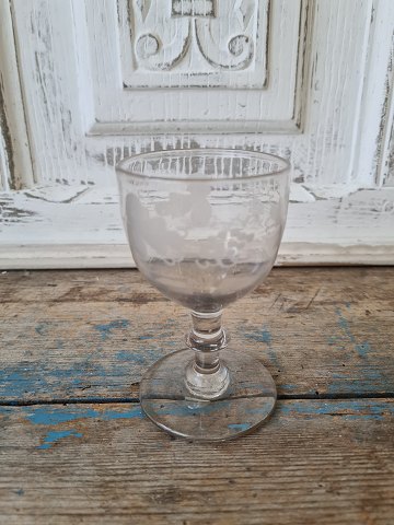 19th century Danish wine glass on stem with button, decorated with matte cut vine with 3 bunches of grapes
