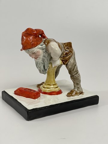 Antiker Briefbeschwerer in Form einer Figur mit Elfe / Wichtel / gnome (Siegelwachs Zwerg) von Villeroy & Boch, Dresden, um 1900
