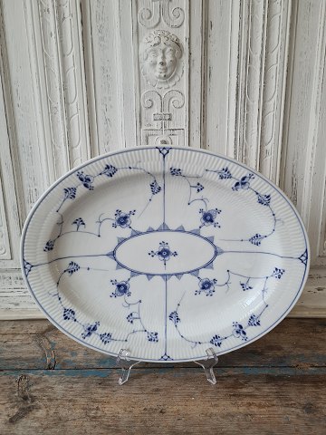 Royal Copenhagen Blue fluted large dish no. 100 - 41 cm. Produced between 1894-1900
