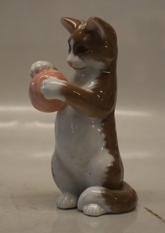 0669 RC Standing upright cat holding a ball in its paw 11.5 cm  (1249669) Royal Copenhagen