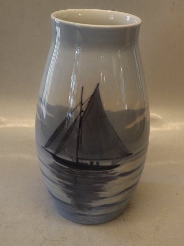B&G 830-5247 Sailboat Vase 22.5 cm B&G Porcelain