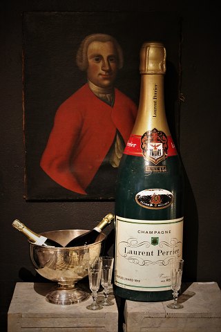 Old giant advertising champagne bottle in fiberglass from the champagne company Laurent Perrier. H: 1 meter.