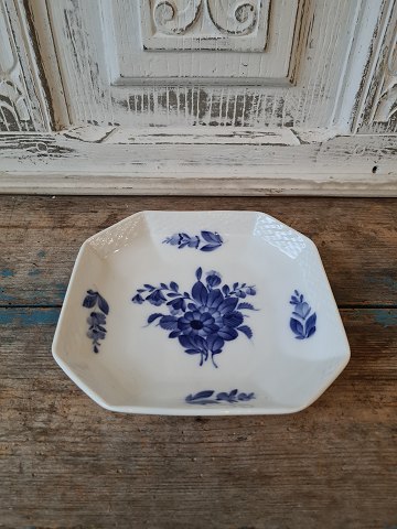Royal Copenhagen Flettet Blå Blomst sættefad No. 8090
