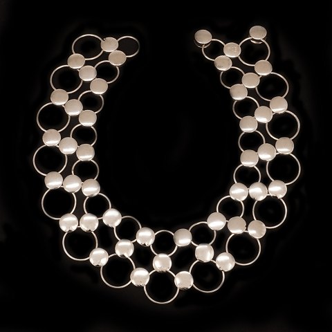 Georg Jensen halscollier i sterlingsølv designet af Regitze Overgaard. #464. God stand