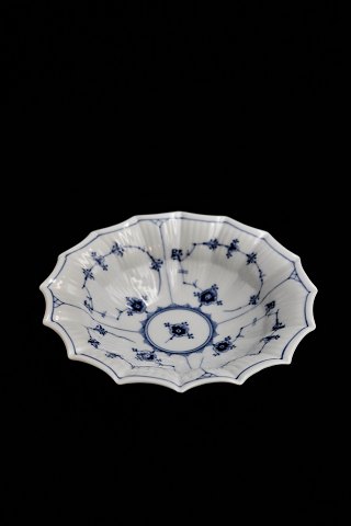 Royal Copenhagen Musselmalet Riflet 16 kantet skål.RC# 1/141. 1.sort. Før 1923...