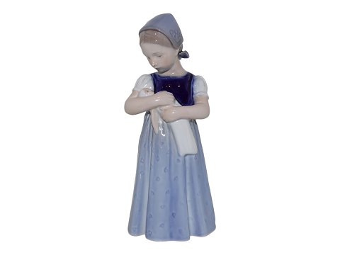 Royal Copenhagen figurPige med dukke i sjælden farve