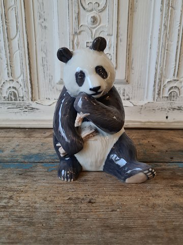 Royal Copenhagen figur, panda spiser bambus No. 662