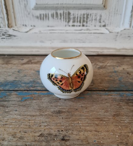 Royal Copenhagen kuglevase dekoreret med sommerfugl og insekter 1894-1900