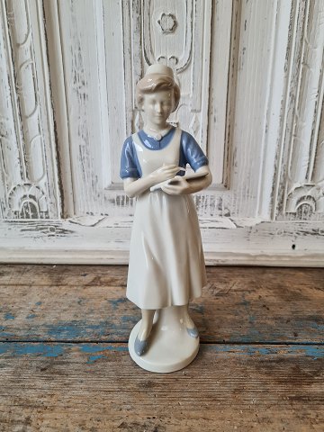 Porcelæns figur i form af sygeplejerske