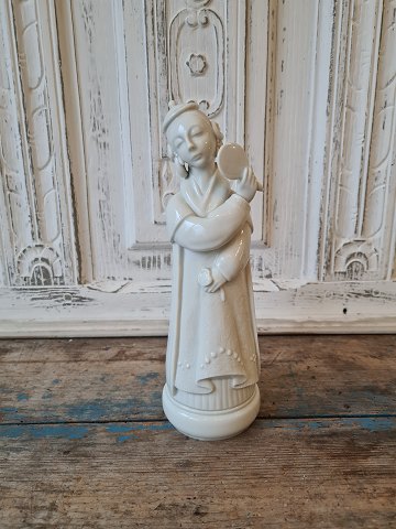 Royal Copenhagen - Georg Thylstrup - Juliane Marie figur - orientalsk kvinde med håndspejl - vifteNo. 1604