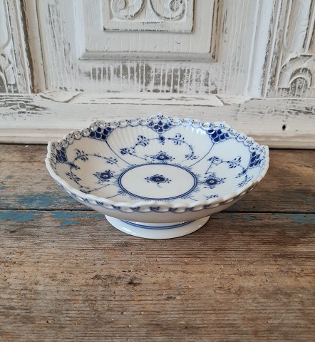 Royal Copenhagen Musselmalet helblonde skål på lav fod No. 1023