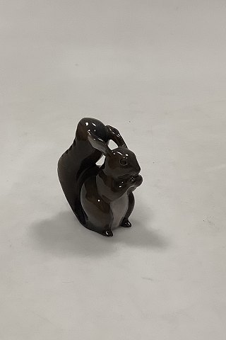 Royal Copenhagen Figur Egern med nød No. 982