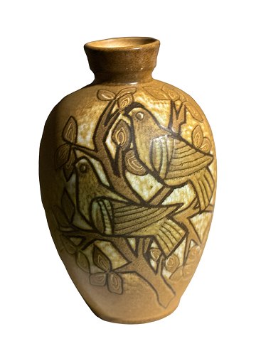 Large, Swedish ceramic vase with motif of birds by Bonnie Rehnqvist for Törngrens Krukmakeri in Sweden.