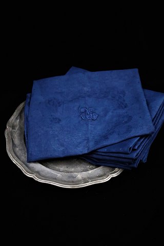 8 stk. smukke gamle franske damask vævet linned serviettermed monogram og blomster motiver...
