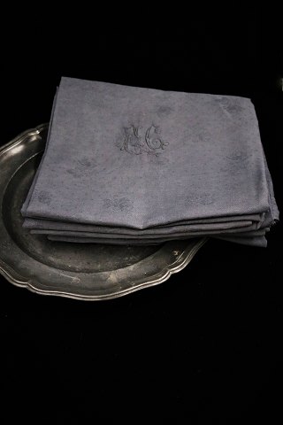 12 stk. smukke gamle franske damask vævet linned serviettermed monogram og blomster motiver...
