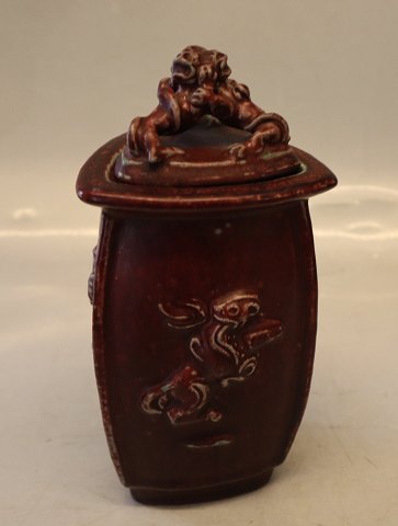 OXblood 20160 RC Triangular vase with reliefs, 20 cm Bode Willumsen, March 1928 Royal Copenhagen Art Pottery