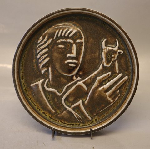 21132 RC Bowl with relief "Lukas" 18 cm Jais Nielsen Nov 1951 Royal Copenhagen Art Pottery