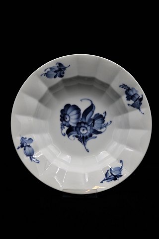 Royal Copenhagen Blue Flower Angular deep plate.RC# 10/8546. Dia.: 25,5 cm...
