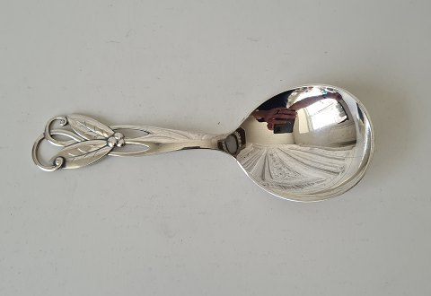 Serving spoon in silver decorated with leaves from 1936