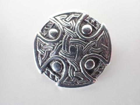 Skotsk broche i sterling sølv med keltisk motiv.