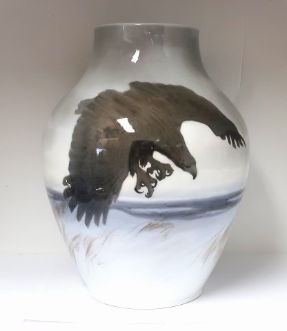 Royal Copenhagen. Large vase. Vilhelm Th. Fischer. Motif, attacking eagle. Height 40 cm. Has burn cracks (see photo). Model 11605. ( 1 quality )