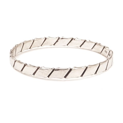 Hans Hansen armring i sterlingsølv. Stemplet Hans Hansen 203. D: 6,4cm