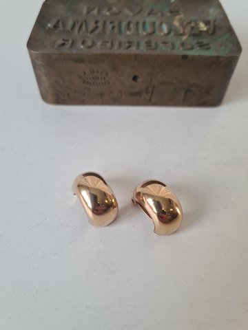 Par kraftige vintage øreklips i 14 kt guld af Bernhard Hertz
