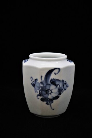 Royal Copenhagen Blå Blomst Kantet vase.RC# 10/8612...