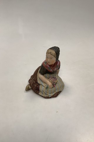 Royal Copenhagen Overglasur Figur af Farø Blomster Pige No. 12416