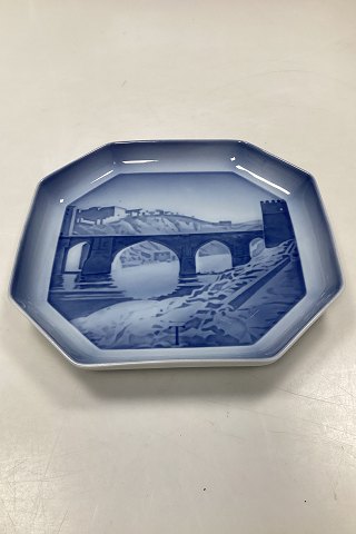 Bing og Grøndahl Alfabet Platte Torino Designet i 1933-1934 af Ove Larsen