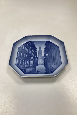 Bing og Grøndahl Alfabet Platte Hamborg. Designet i 1933-1934 af Ove Larsen