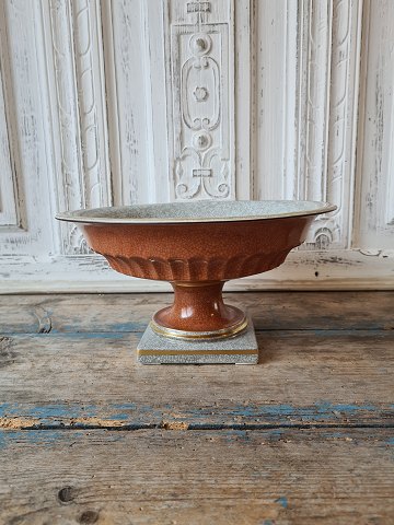 Royal Copenhagen orange-red Craquelé bowl on foot with gold edge No. 212/3146
