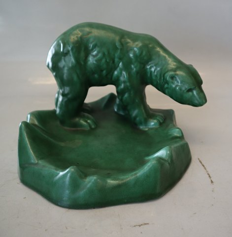 Michael Andersen 348 - A grønglaseret isbjørn på fad 16 x 23 cm Bornholmsk Keramik