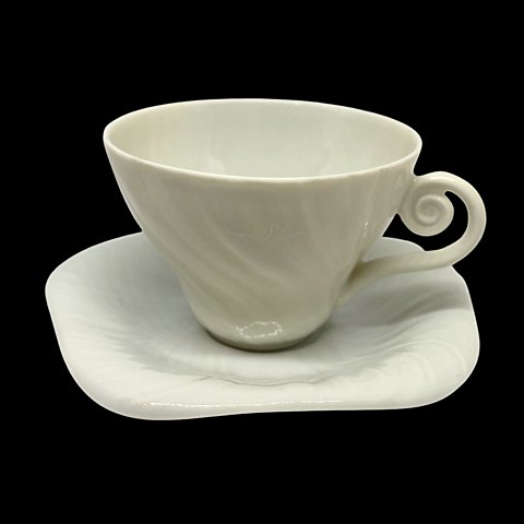 Royal Copenhagen, Arje Griegst; Hvid konkylie porcelæn, mokkakop m. undertallerken #14179