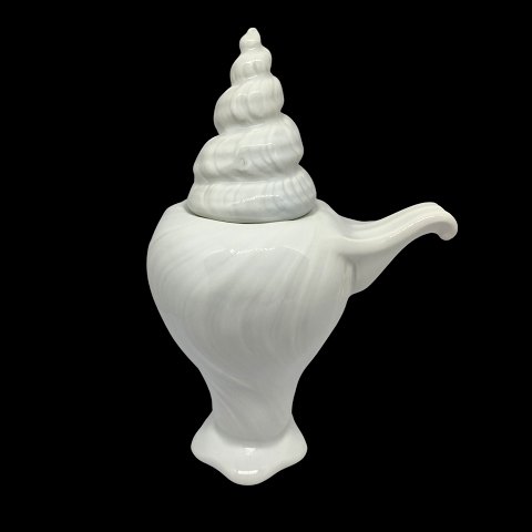 Royal Copenhagen, Arje Griegst; Hvid konkylie porcelæn, flødekande med låg #14175