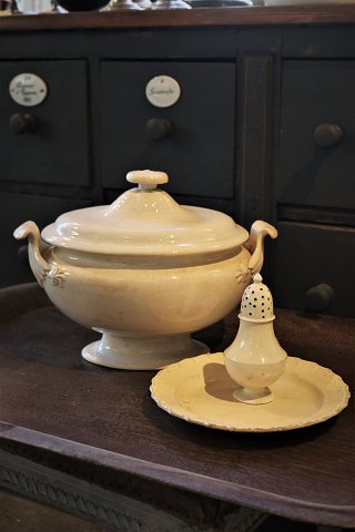 French 19th century terrine in cream-coloured earthenware with a really fine old patina and many fine details...