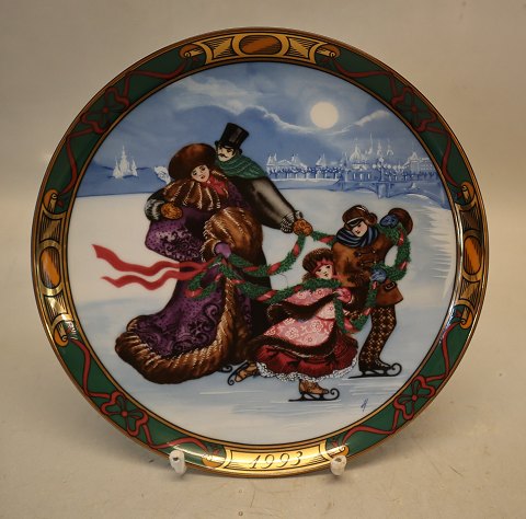 1991 RC Christmas in Denmark plate 21.2 cm The Skating Party Hans Henrik Hansen HHHRoyal Copenhagen 