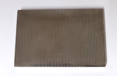 Axel Holm. Sølv cigaretetui (830). Længde 12,5 cm. Bredde 8,3 cm. Med kronet monogram. Proveniens Grev Christian af Rosenborg. (Sorgenfri slot)