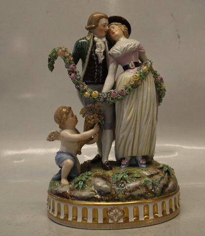 12154 RC Lovers: Vicotrian couple and puttis 24 x 17 cm with chain of flowers Royal Copenhagen
