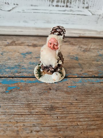 Old pinecone elf