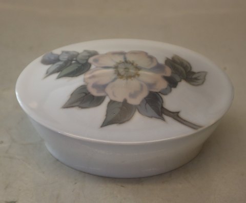 173-586 RC Art Nouveau Bonbon box black berry flower 7 x 14 cm 1st. Royal Copenhagen