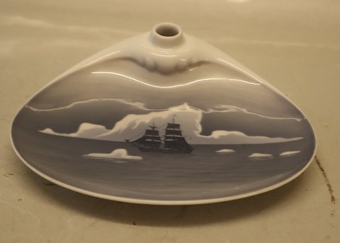 Royal Copenhagen 1929 RC Tray with pen holder decorated with icemountains and ship 19 x 18 cm