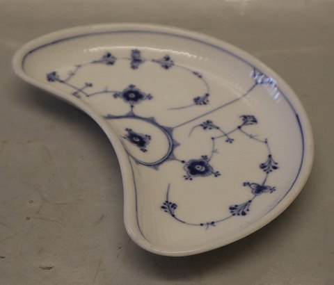 155-1 Accent, crescent shape, large 13 x 22 cm Blue Fluted Danish Porcelain