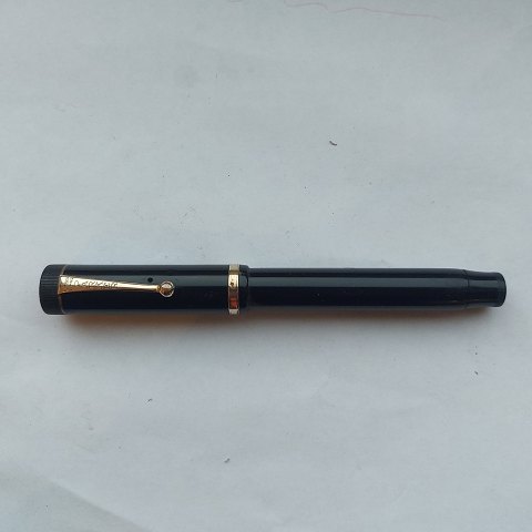 Big black Parker Duofold Lucky Curve fountain pen